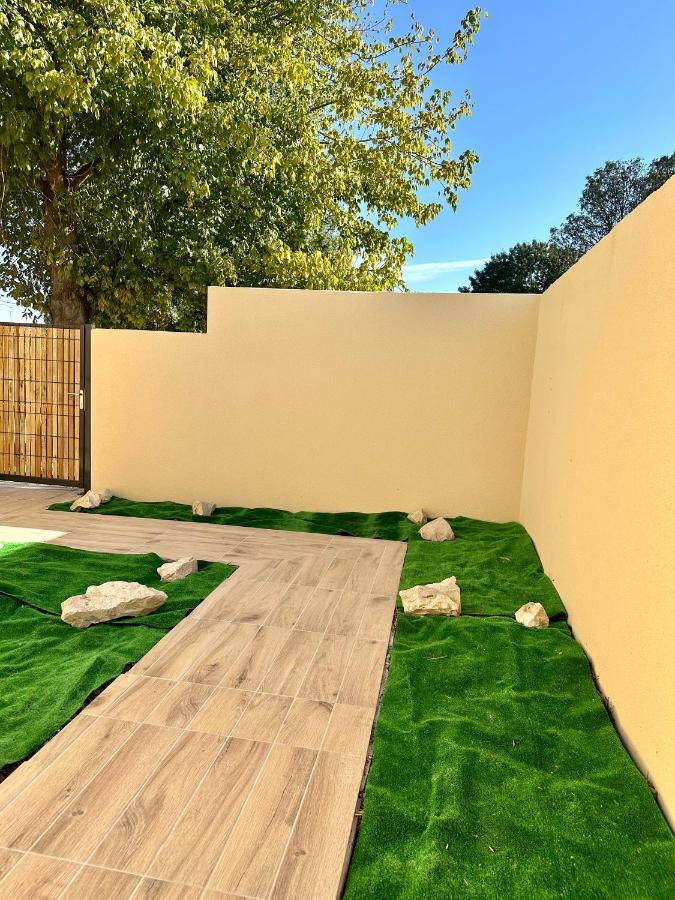 La Halte Occitane - Classe 3 Etoiles - Pour 6 Personnes, 3 Chambres, Parking, Terrasse, Tout Inclus มงโตบ็อง ภายนอก รูปภาพ